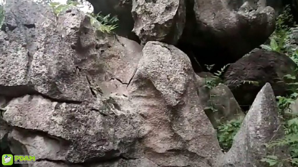Goa Sarongge: Menyusuri Cerita Mistis di Dalam Perut Bumi