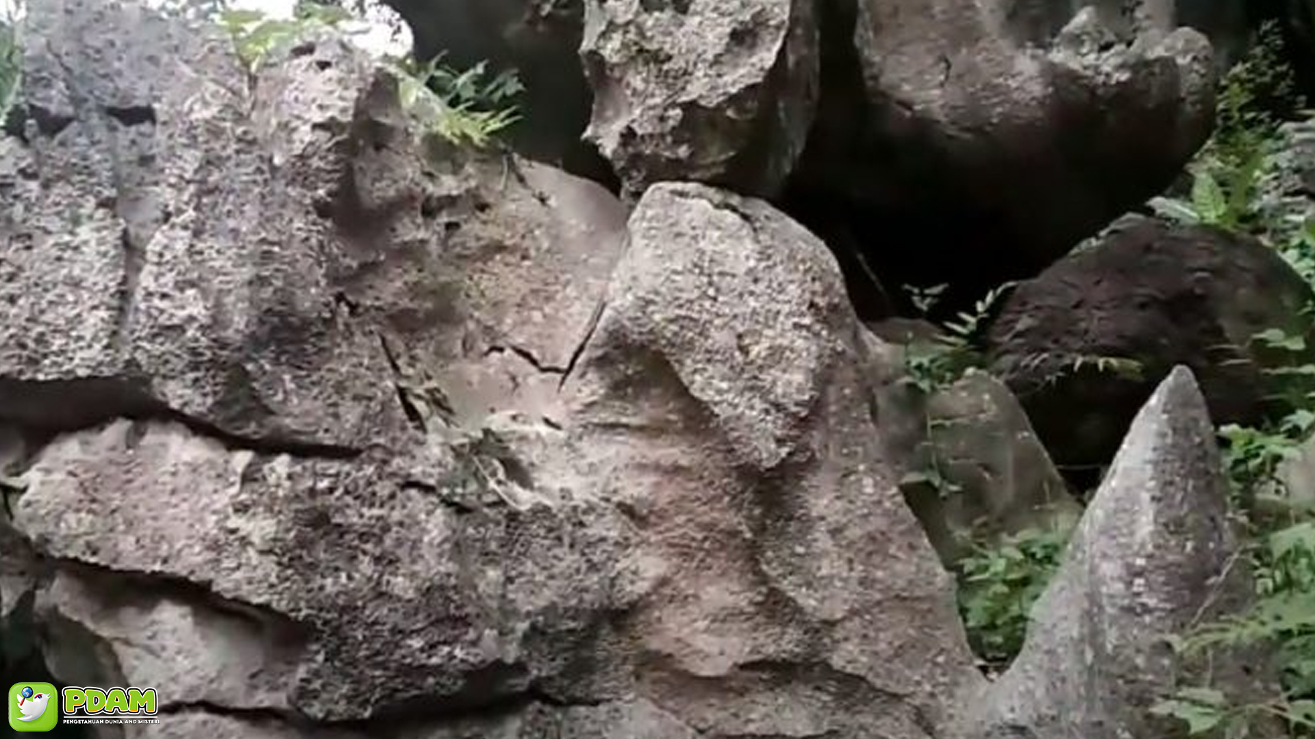 Goa Sarongge: Menyusuri Cerita Mistis di Dalam Perut Bumi