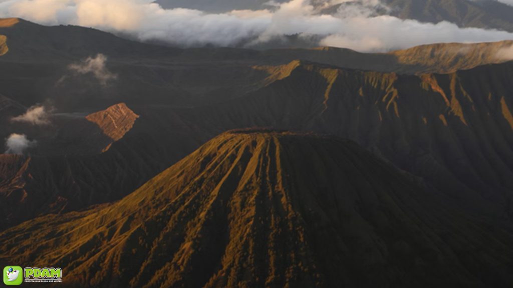 Gunung Andong dan Kisah Mistis yang Bikin Merinding
