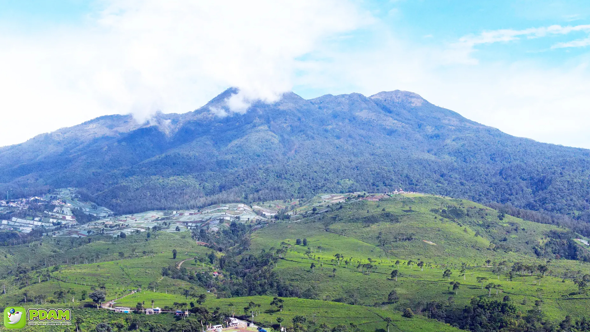 Misteri Gunung Lawu: Kisah-Kisah Aneh yang Menghantui Pendaki