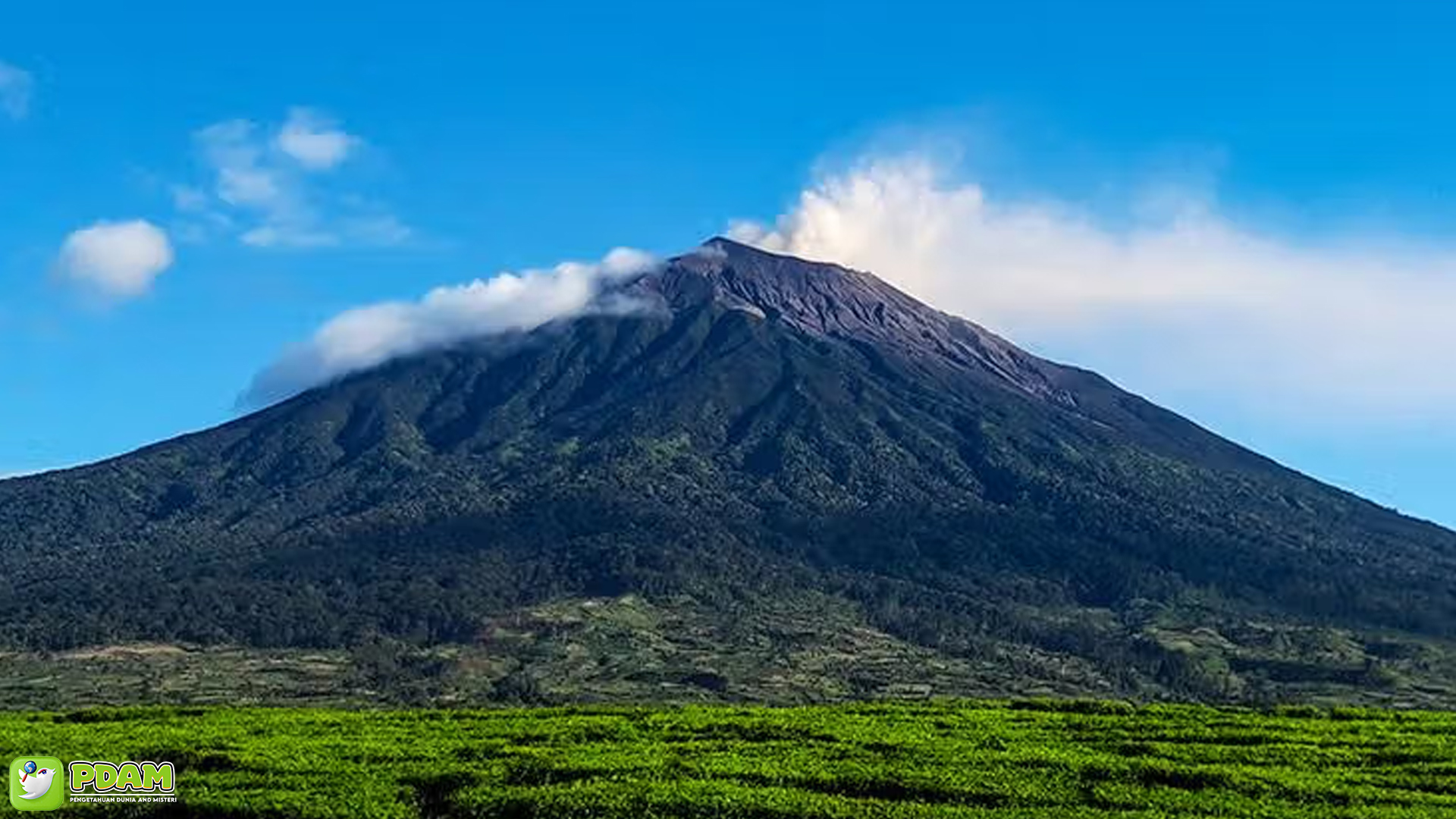Pesona Mistis Gunung Kerinci yang Tak Banyak Diketahui