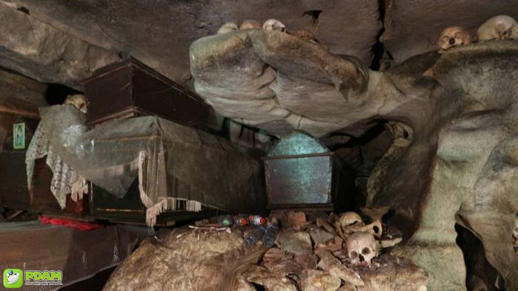 Misteri Gua Londa: Di Antara Tengkorak dan Tradisi Abadi