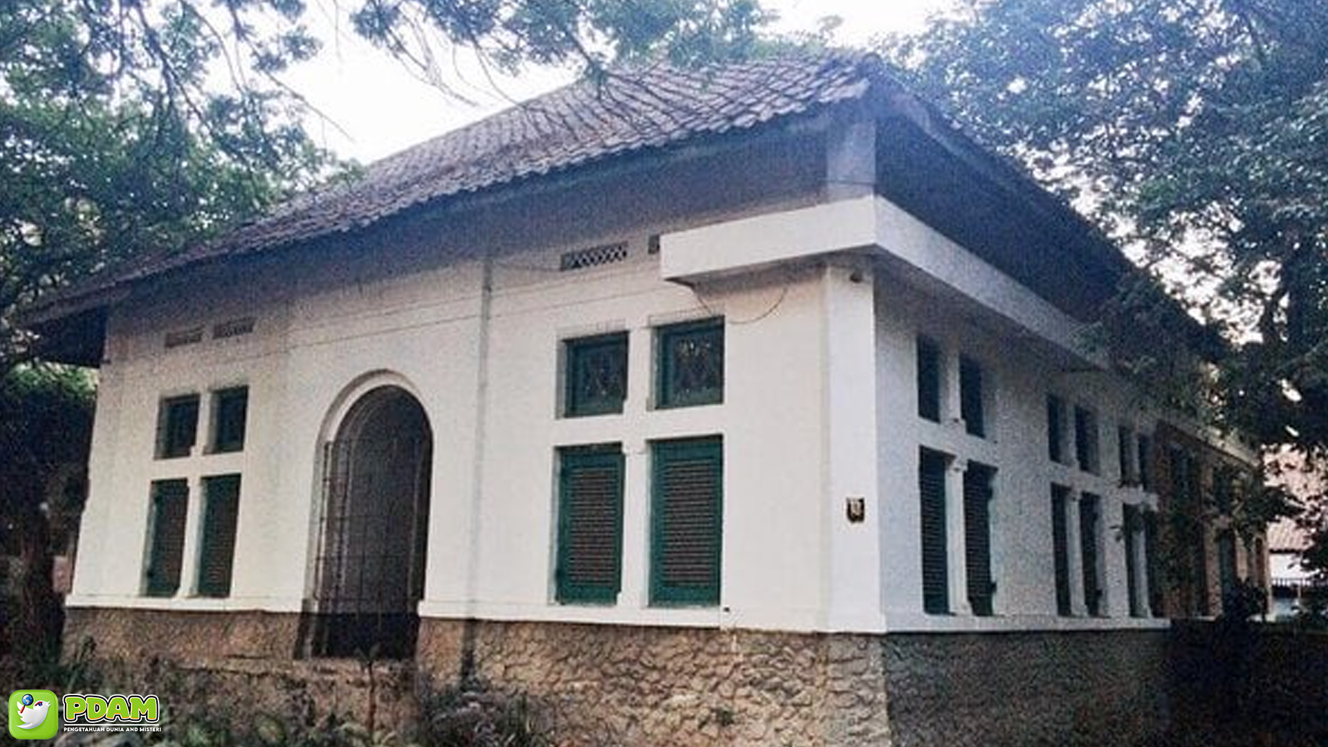 Mengulik 3 Fakta Seram di Balik Rumah Kentang Bandung