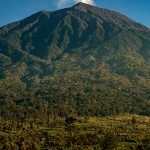 Fenomena Aneh dan Misteri yang Mengelilingi Gunung Kerinci