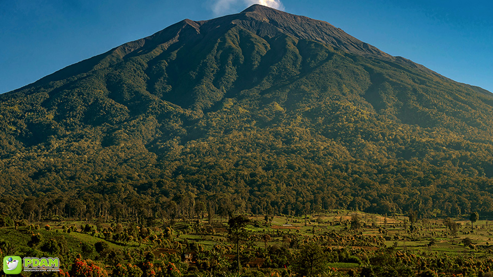 Fenomena Aneh dan Misteri yang Mengelilingi Gunung Kerinci