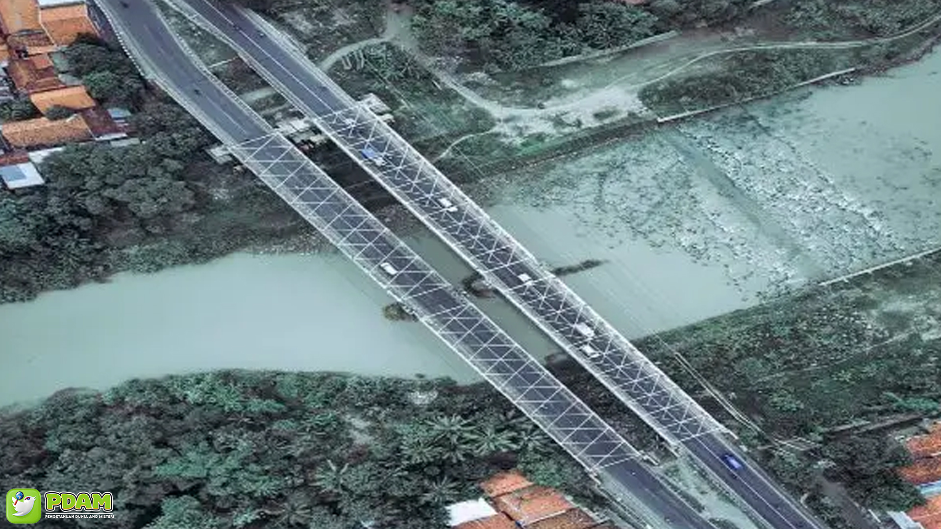 Mengungkap Misteri di Balik Jembatan Comal yang Legendaris