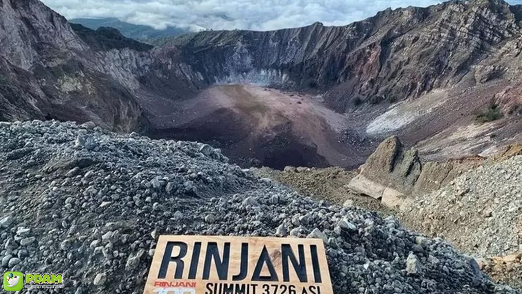 Gunung Rinjani: Surga Alam dengan 5 Cerita Misteri Menarik 1 Gunung Rinjani: Surga Alam dengan 5 Cerita Misteri Menarik