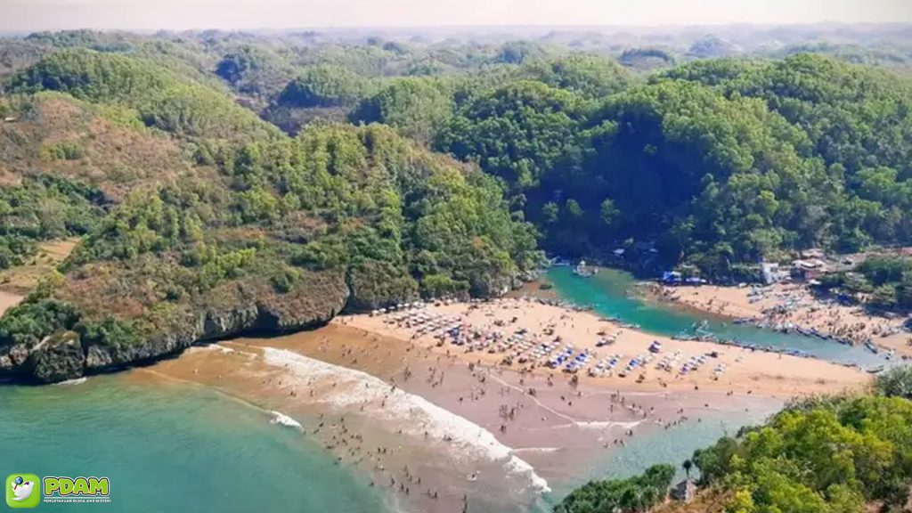 Pantai Baron dan 3 Misteri Alam yang Membuatnya Unik 3 Pantai Baron dan 3 Misteri Alam yang Membuatnya Unik