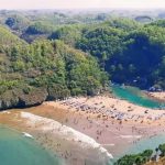 Pantai Baron dan 3 Misteri Alam yang Membuatnya Unik 6 Pantai Baron dan 3 Misteri Alam yang Membuatnya Unik