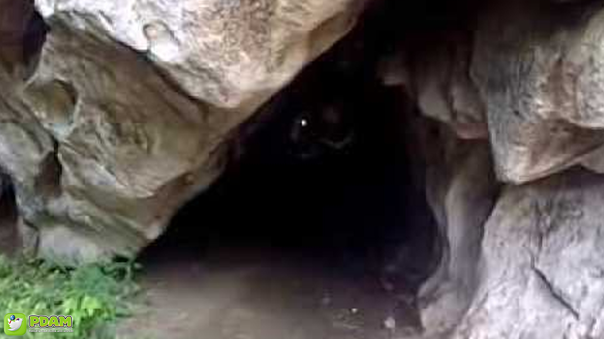 Gua Sanghyang Sirah dan 3 Misteri Gelap yang Bikin Penasaran 4 Gua Sanghyang Sirah dan 3 Misteri Gelap yang Bikin Penasaran