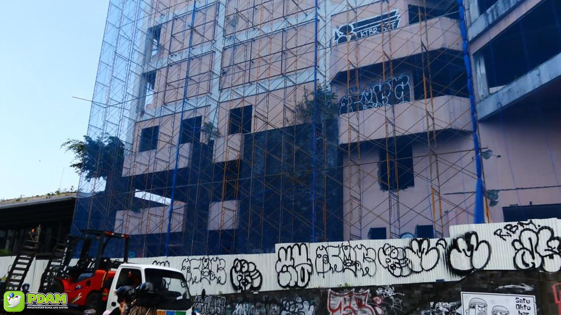 Misteri 6 Lantai Gedung Gama Bookstore yang Bikin Penasaran