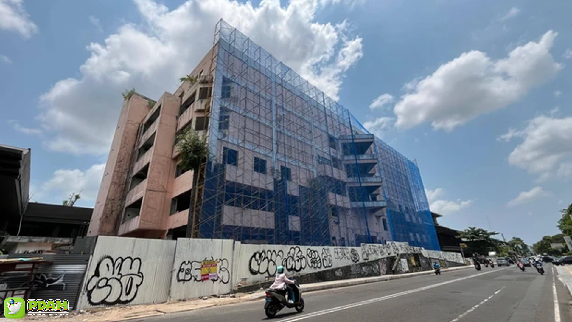Misteri 6 Lantai Gedung Gama Bookstore yang Bikin Penasaran