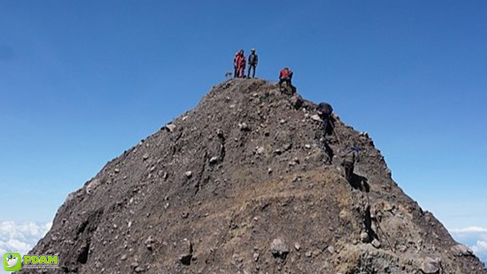 Gunung Raung: 4 Tempat Misteri yang Sarat Dengan Legenda 