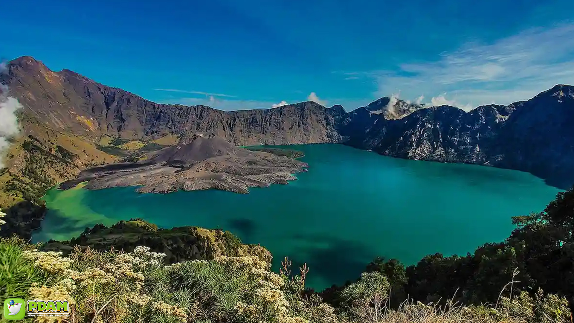 Gunung Rinjani: Surga Alam dengan 5 Cerita Misteri Menarik 4 Gunung Rinjani: Surga Alam dengan 5 Cerita Misteri Menarik
