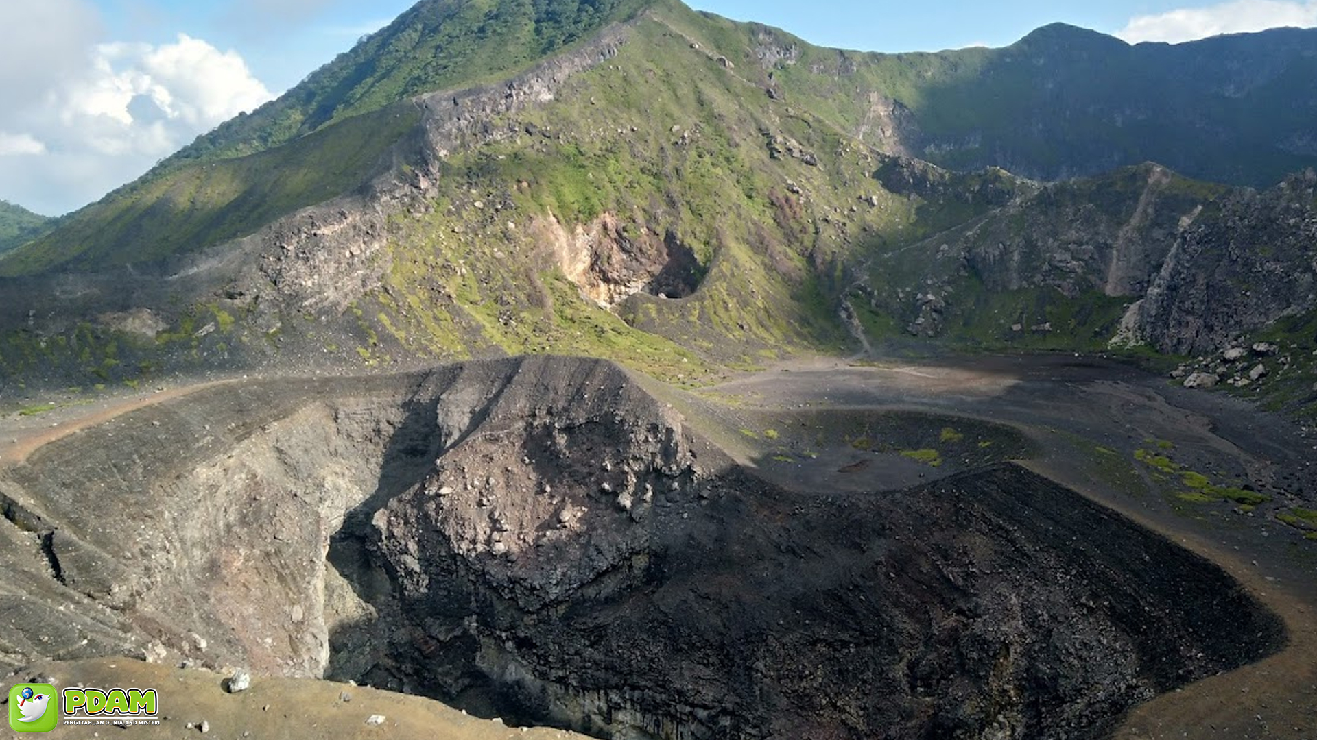 Bukit Kaba dan 4 Misteri yang Membuat Para Penjelajah Terpikat 4 Bukit Kaba dan 4 Misteri yang Membuat Para Penjelajah Terpikat