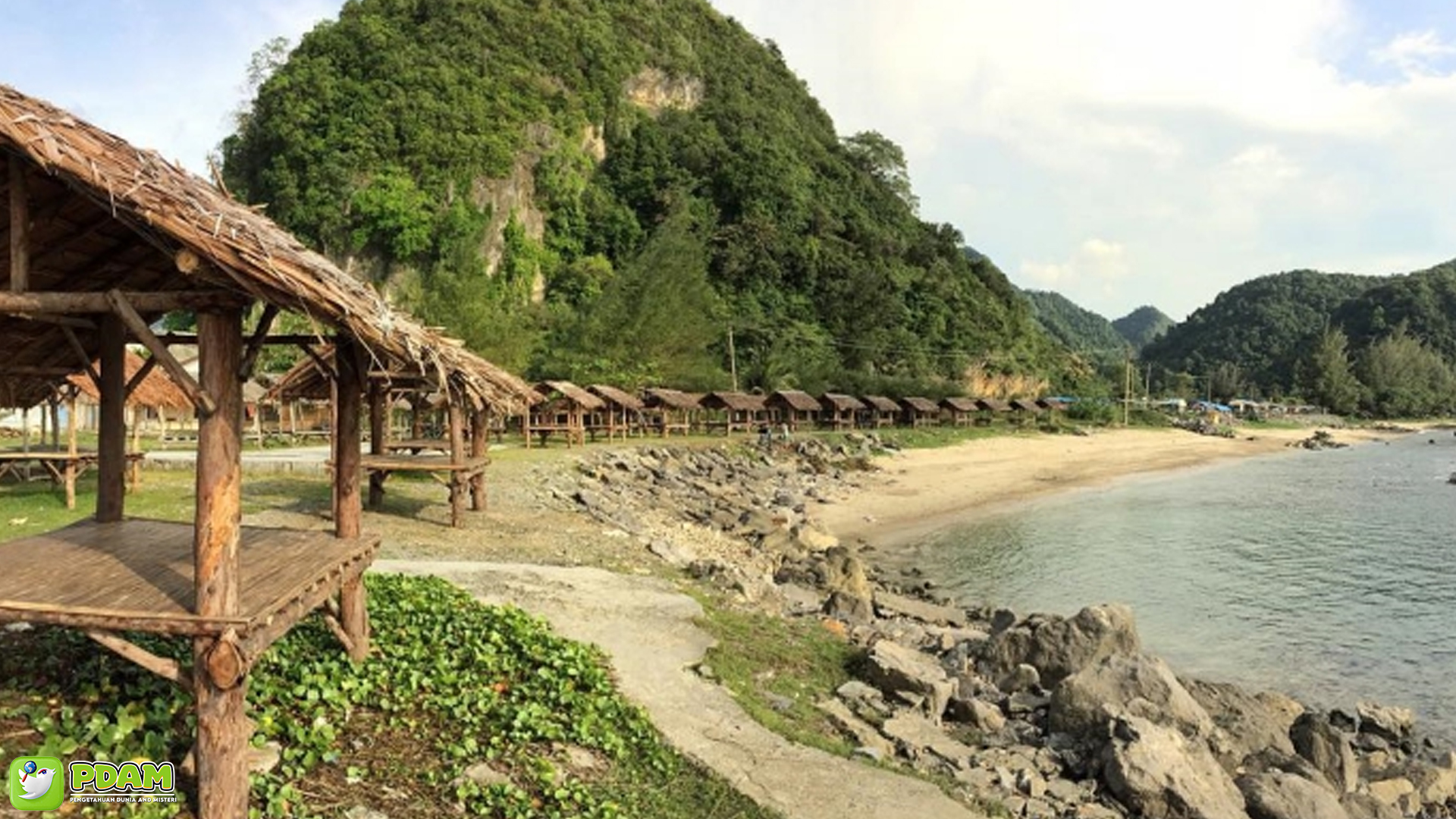 Pantai Lhoknga Menyimpan 4 Fakta Misteri yang Jarang Diketahui 3 Pantai Lhoknga Menyimpan 4 Fakta Misteri yang Jarang Diketahui