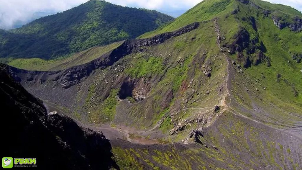Bukit Kaba dan 4 Misteri yang Membuat Para Penjelajah Terpikat