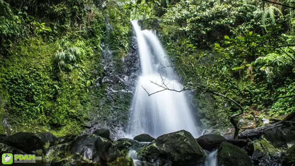 Menjelajah Curug Cigamea dengan 5 Keunikan Alam yang Misteri