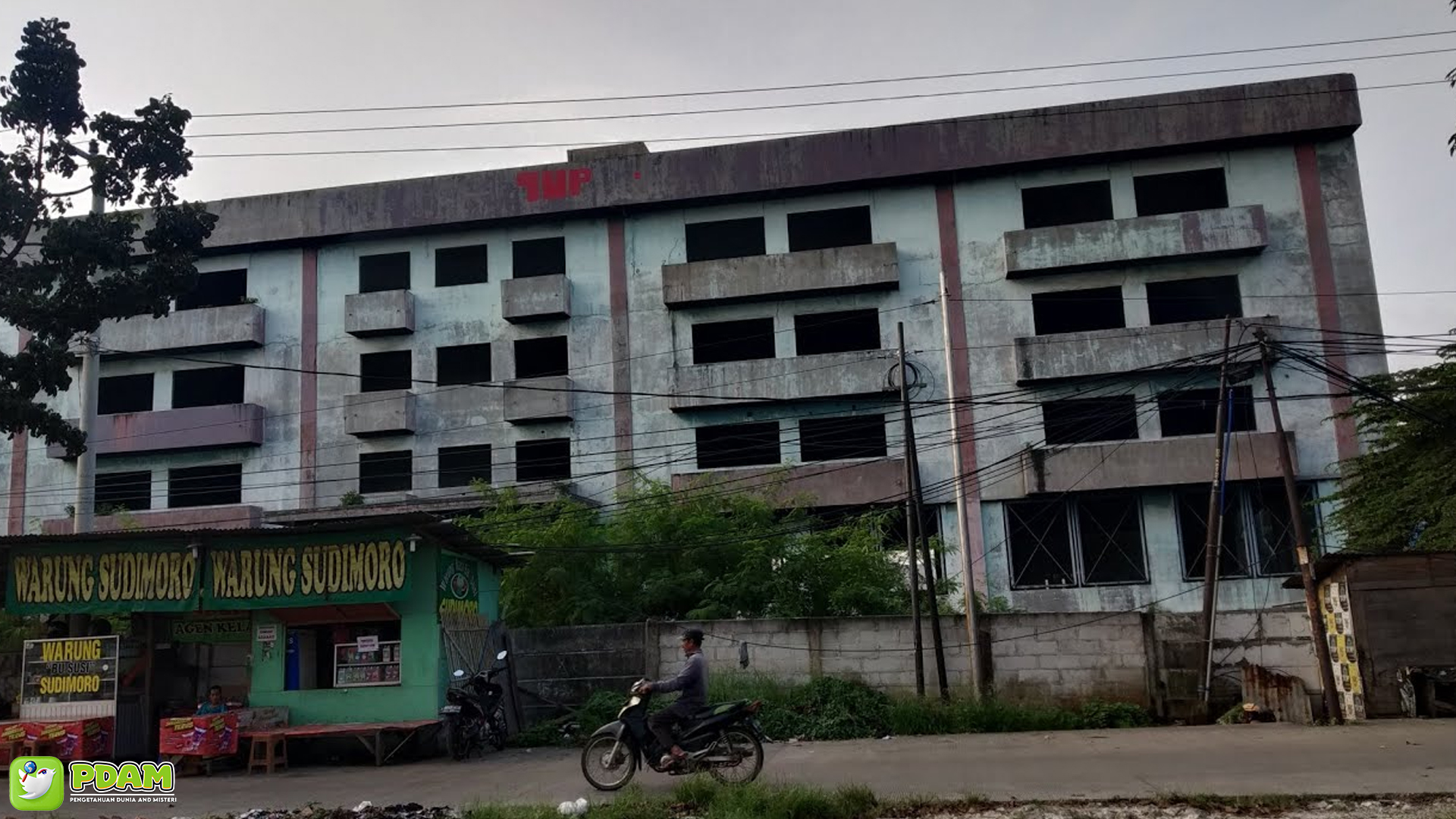 Gedung Biru Kalimalang: 5 Kejadian Misterius yang Sulit Dipercaya