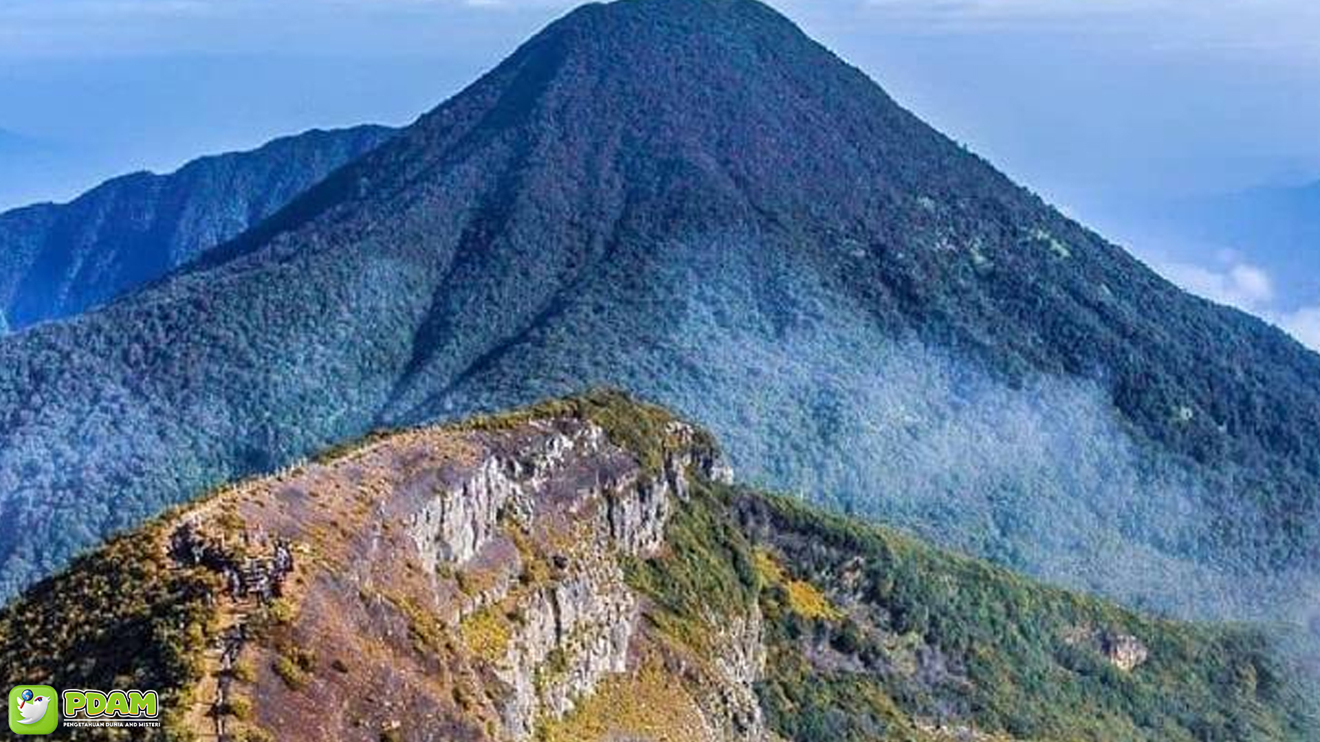 Gunung Gede Pangrango dan 4 Misteri yang Belum Terpecahkan