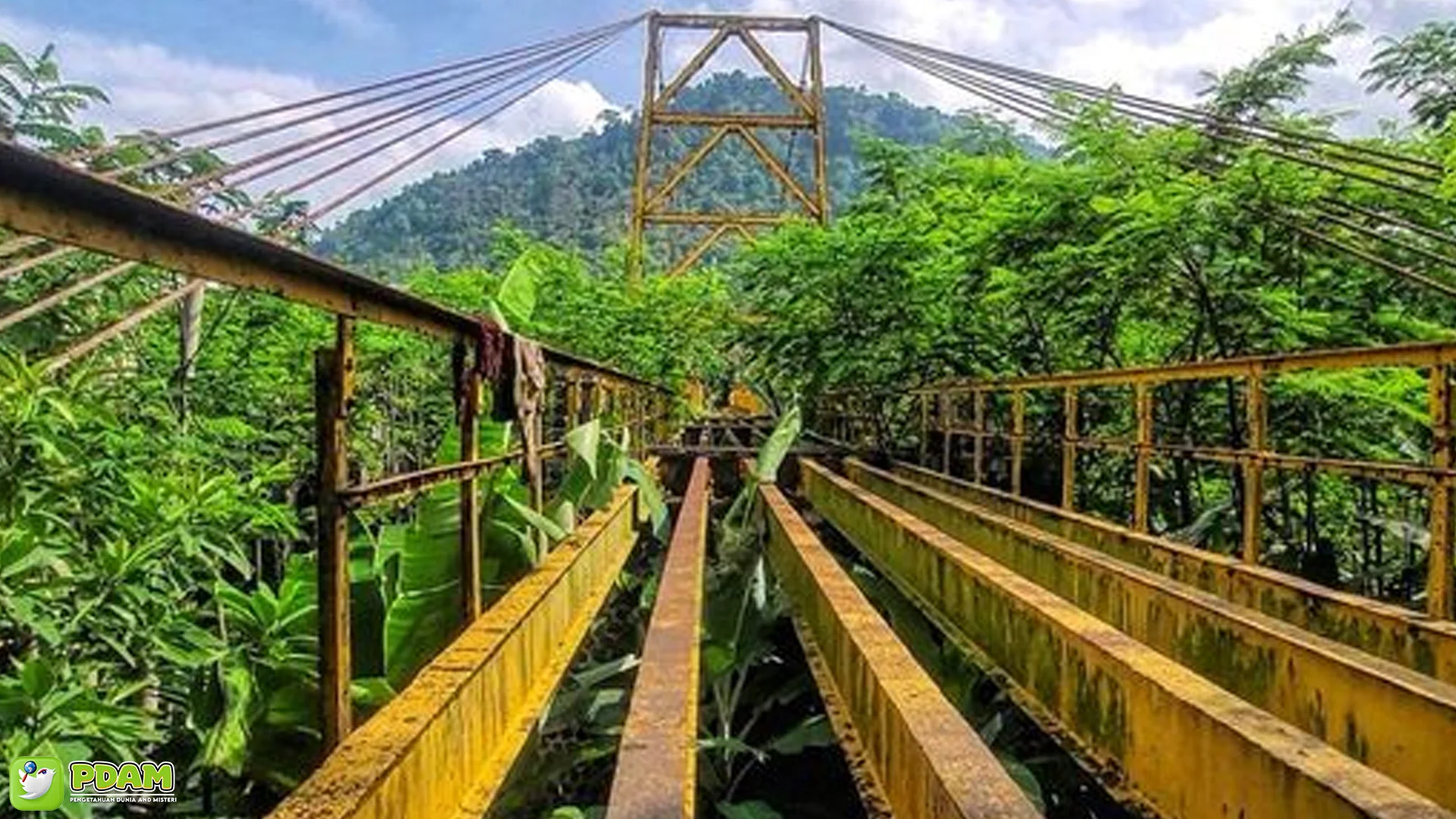 5 Cerita Mistis yang Bikin Jembatan Kuning Bagbagan Viral Banget