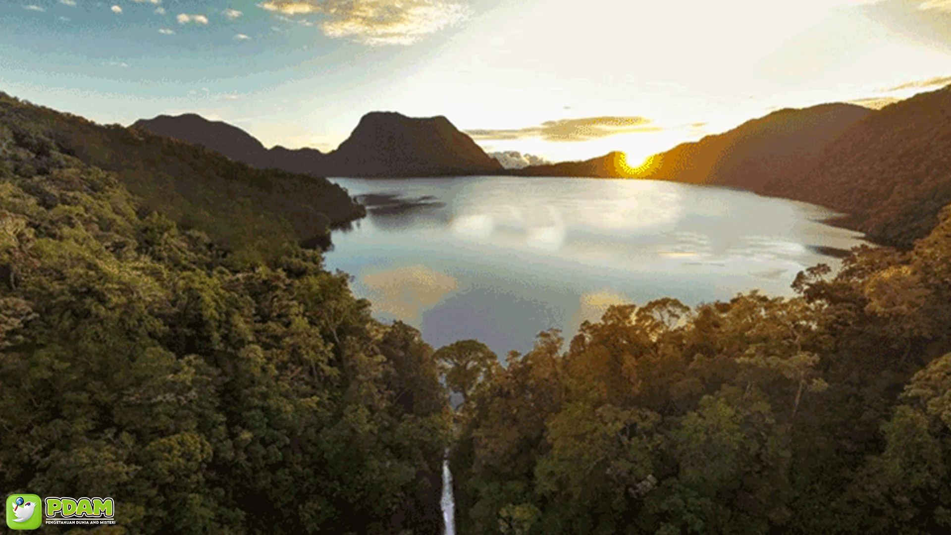 Danau Gunung Tujuh & 5 Kejadian Misteri yang Jadi Sorotan Warga