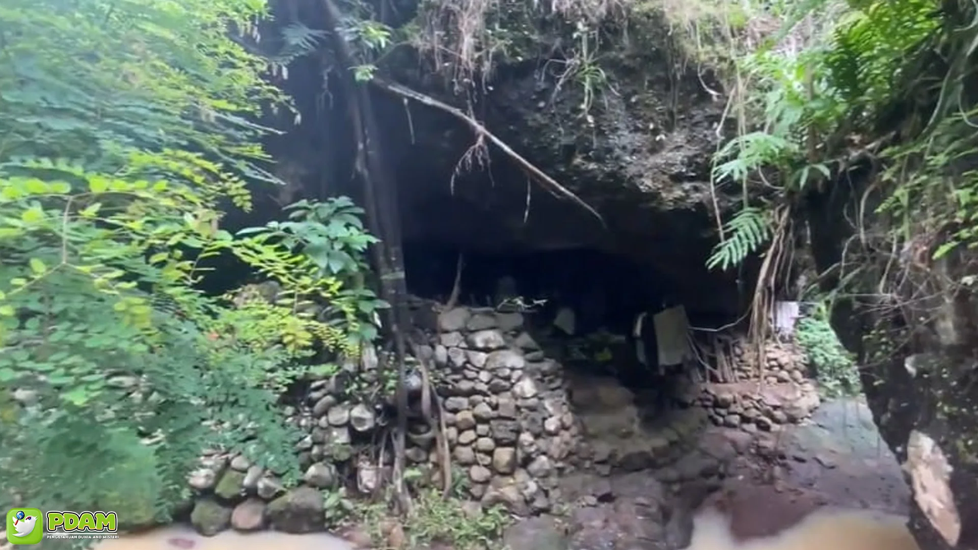 Gua Anggas Wesi dan 5 Cerita Mistis yang Bikin Merinding Parah