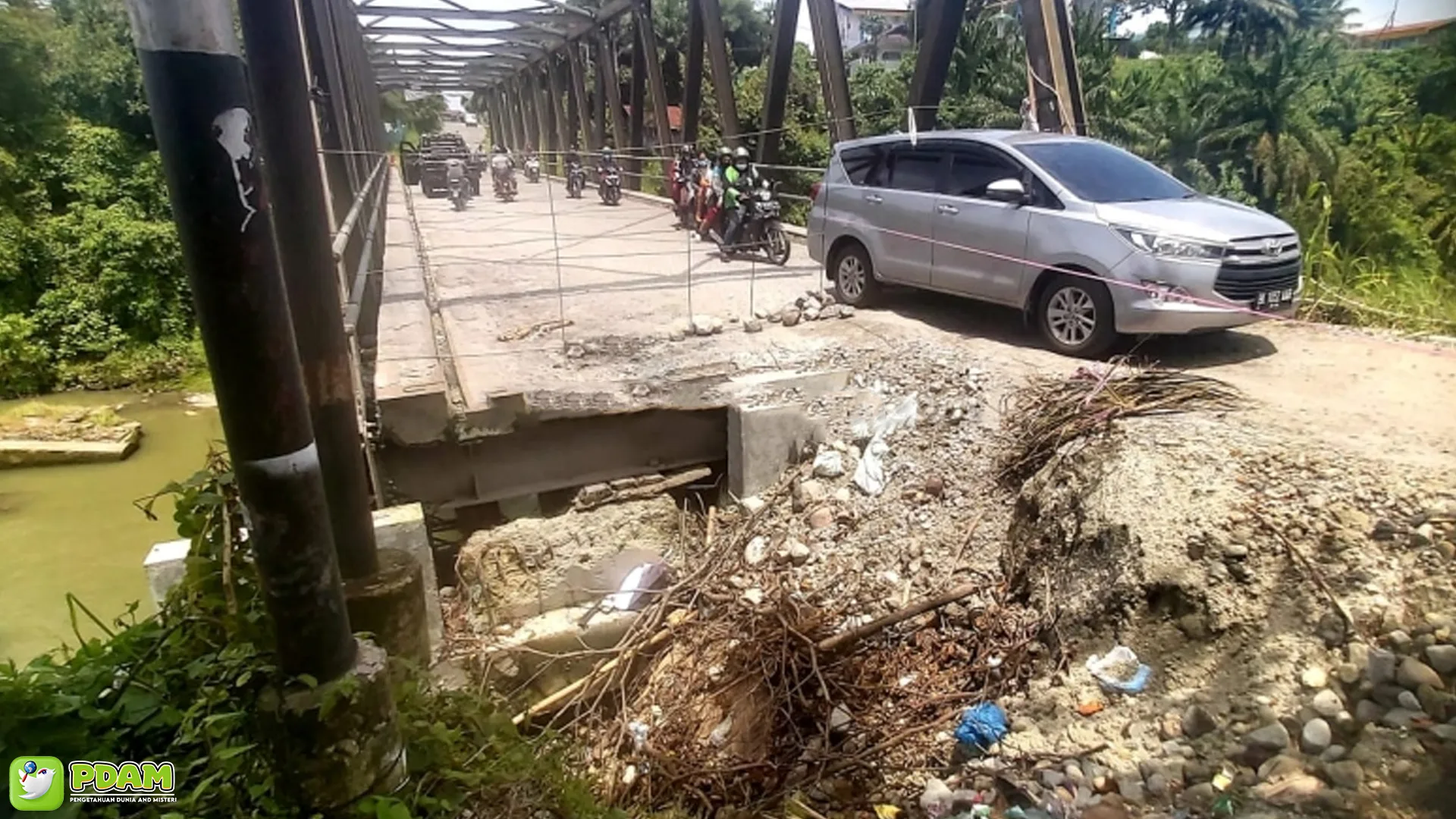 Jembatan Tegal Sari: 5 Kisah Gaib yang Bikin Kamu Terpukau 1 Jembatan Tegal Sari: 5 Kisah Gaib yang Bikin Kamu Terpukau