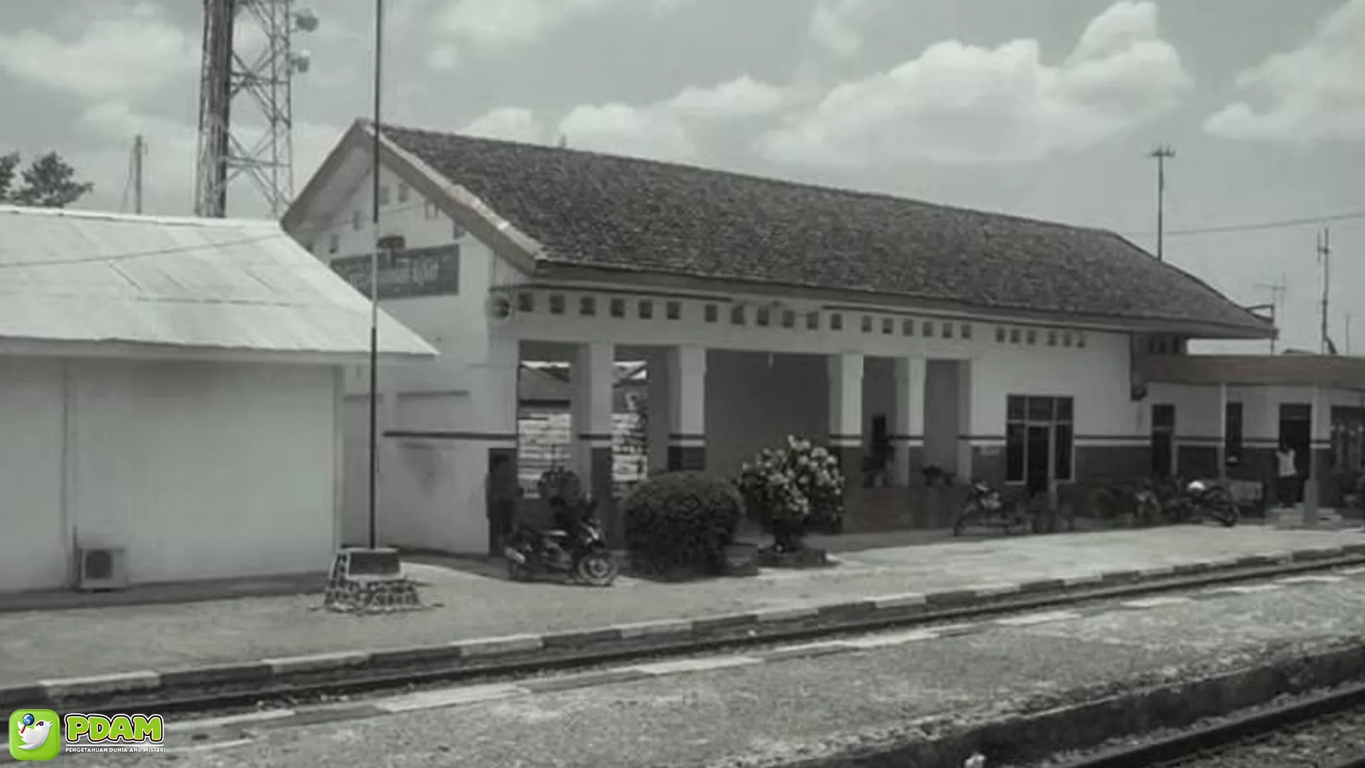 4 Legenda Misteri yang Mengelilingi Stasiun Ketanggungan Barat 1 4 Legenda Misteri yang Mengelilingi Stasiun Ketanggungan Barat