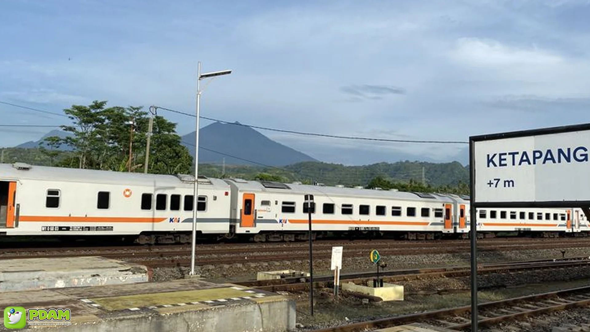 Stasiun Ketapang: 5 Mitos Misteri yang Beredar di Kalangan Warga